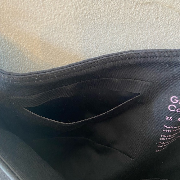 girlfriend collective 🖤 High Rise Compressive Leggings in Black - Picture 5 of 6